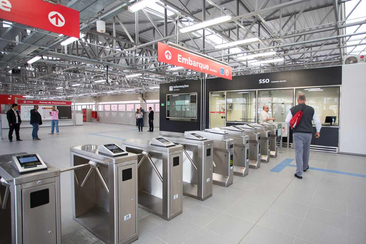 Bloqueios da nova estação da CPTM de Ferraz de Vasconcellos