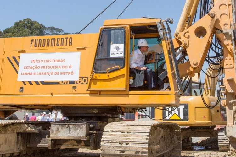 Alckmin faz inauguração simbólica da obra