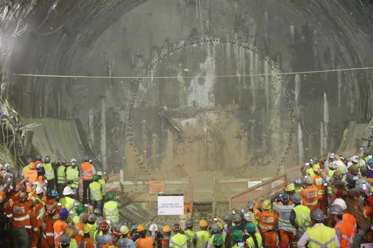 Chegada do tatuzão na nova estação Santa Cruz (foto: Metrô)