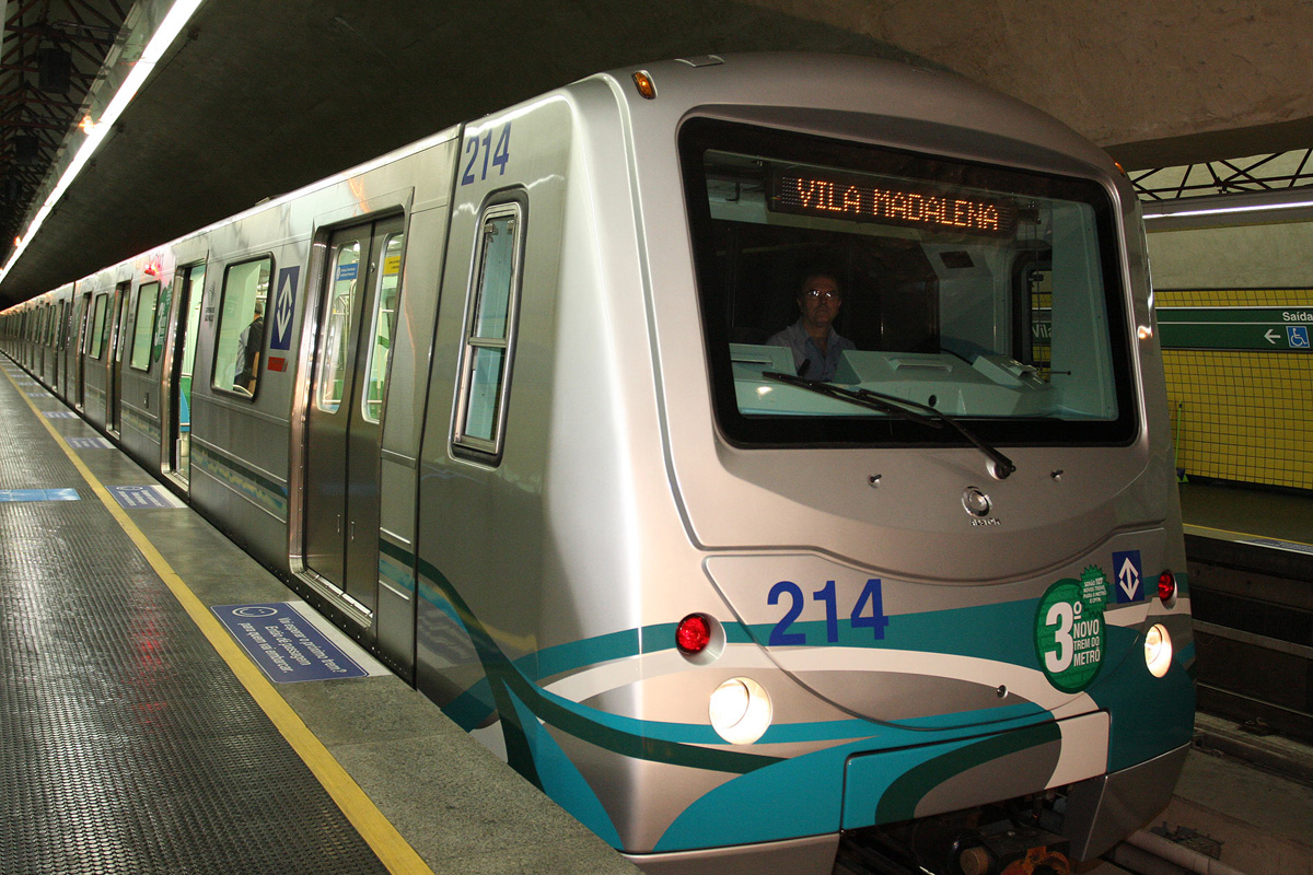 Trem na Linha 2 do Metrô: governo revelou planos para os próximos anos