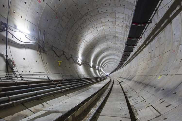 Túnel escavado pelo tatuzão