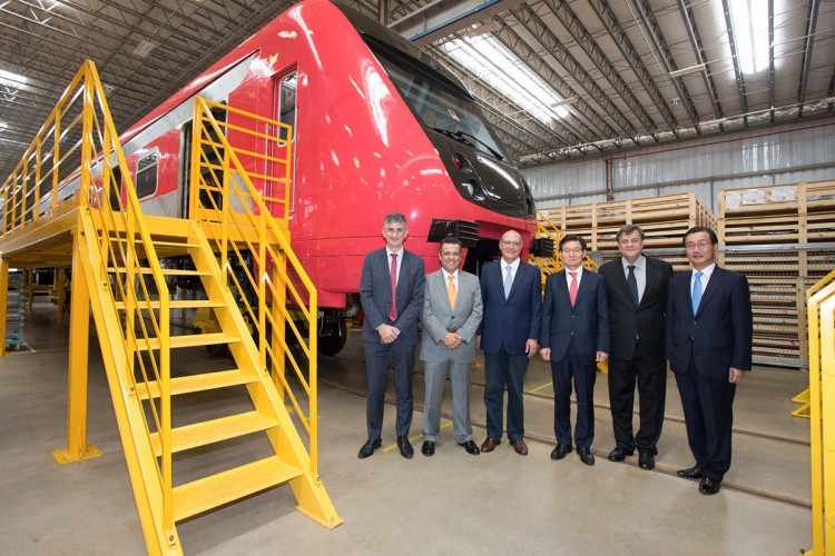 A cúpula da Rotem posa ao lado do governador de São Paulo