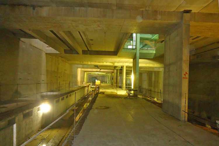 Parte da plataforma de embarque da estação Alto da Boa Vista já está concretada