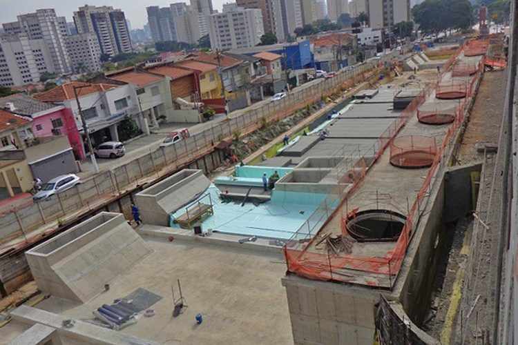 Estação Borba Gato: obras civis no final