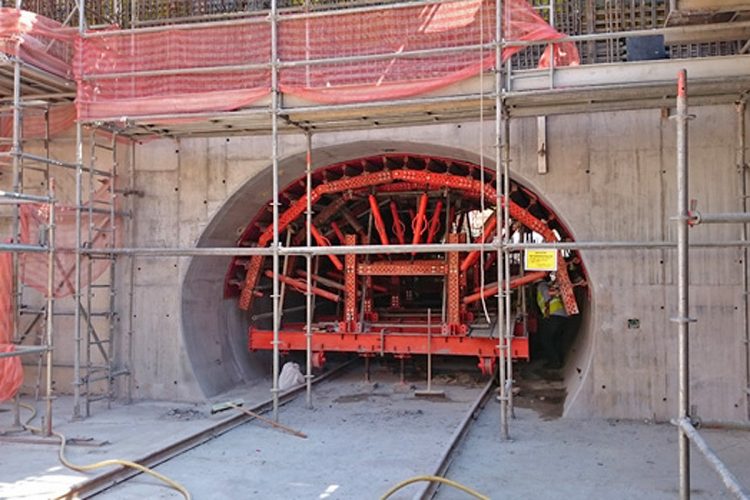 Túnel de ligação ao acesso da estação Moema