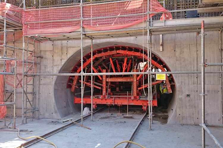 Túnel de ligação ao acesso da estação Moema