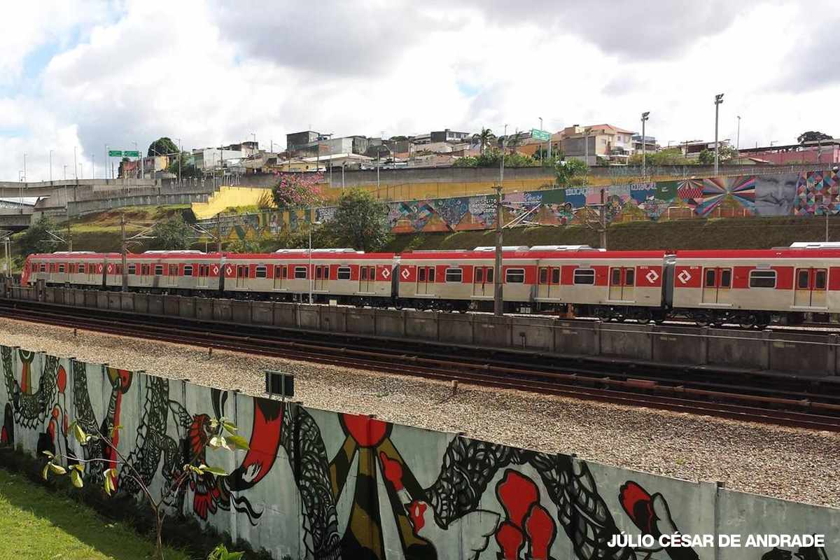 Série 8500 circula pela Linha 11 - Coral (foto: Julio César Andrade)