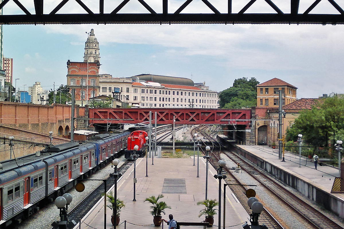 Plataforma da estação Luz e, ao fundo, a estação Júlio Prestes: ligação de 200 metros pode reequilibrar demanda