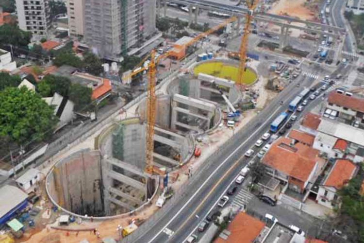 Vista aérea da estação Campo Belo, a mais atrasada da expansão