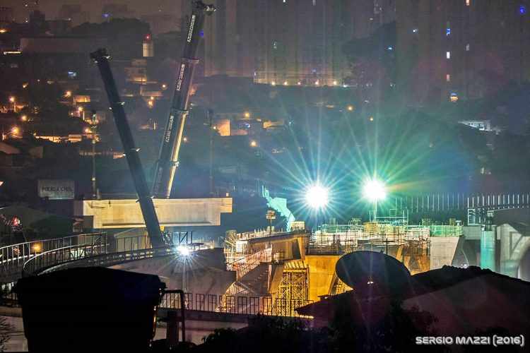 Lançamento de viga em Vila Tolstói: estações do começo da expansão estão mais atrasadas (foto: Sergio Mazzi)