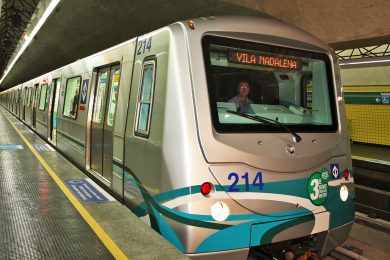 Folha aponta falta de funcionários no Metrô, mas esquece das concessões