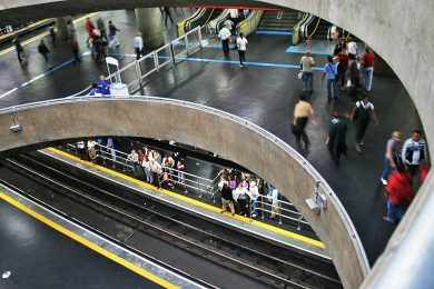 Dois terços das estações do Metrô passam a contar com wifi gratuito