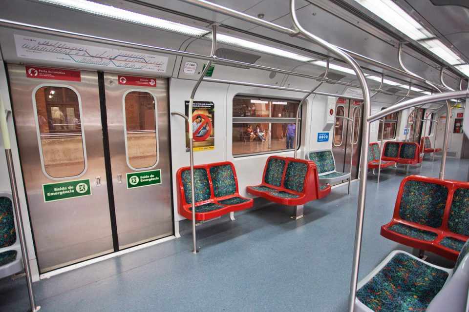 Sal o De Passageiros Do S rie 8500 Metr CPTM