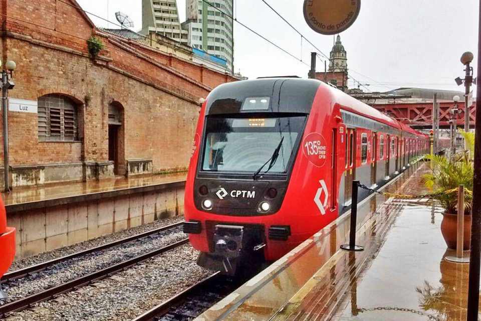 Dormentes e vagões inteiros de trem: como funciona um leilão da CPTM em SP  - 19/10/2021 - UOL TAB