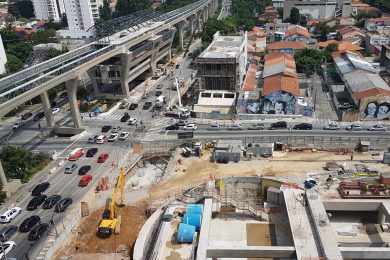 Viaduto da futura estação Campo Belo começa a ser construído