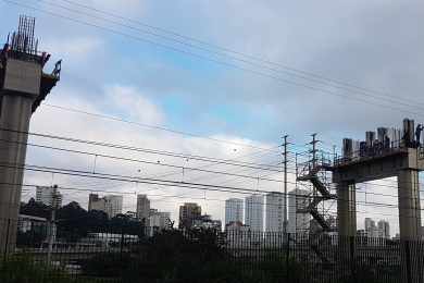 Linha 17-Ouro do Metrô tem obras retomadas na Marginal Pinheiros