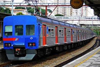 CPTM leiloa 71 trens antigos pelo preço de meio vagão de uma composição nova