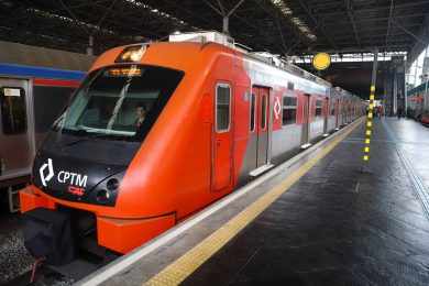 Mudança na estação Brás faz Linha 10 ganhar tempo e irritar passageiros