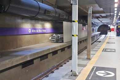 Alto da Boa Vista começa a receber portas de plataforma