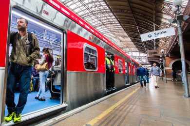 Metrô de São Paulo decide fechar acessos de estações na região central