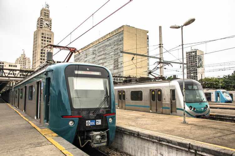 O Surfe Ferroviário está tem sido mais comum nos trens da concessionária SuperVia (SuperVia)