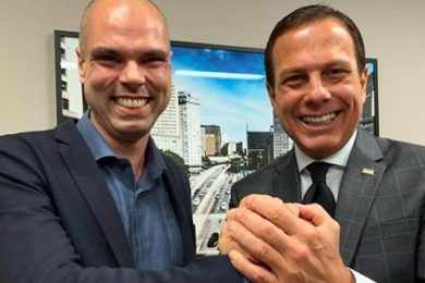 Doria e Covas revogam gratuidade para idosos de 60 a 65 anos no transporte público