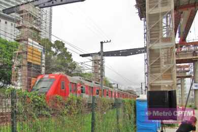 Após ‘ensaio’, Metrô inicia lançamento de vigas-trilho na Marginal Pinheiros