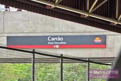 Presença da marca Assaí na estação Carrão começa tímida