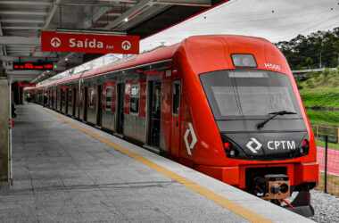 Composição da Série 8500 na estação João Dias
