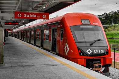 Composição da Série 8500 na estação João Dias