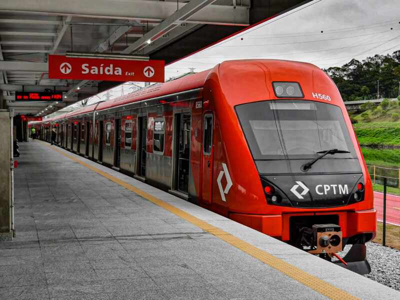 Composição da Série 8500 na estação João Dias