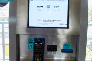 Metrô repassa 153 máquinas de autoatendimento para associação ligada ao cartão TOP