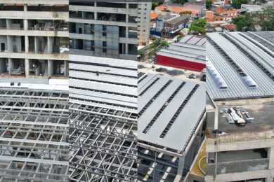 Instalação de telhado em pátio é indício claro da lentidão das obras da Linha 17-Ouro