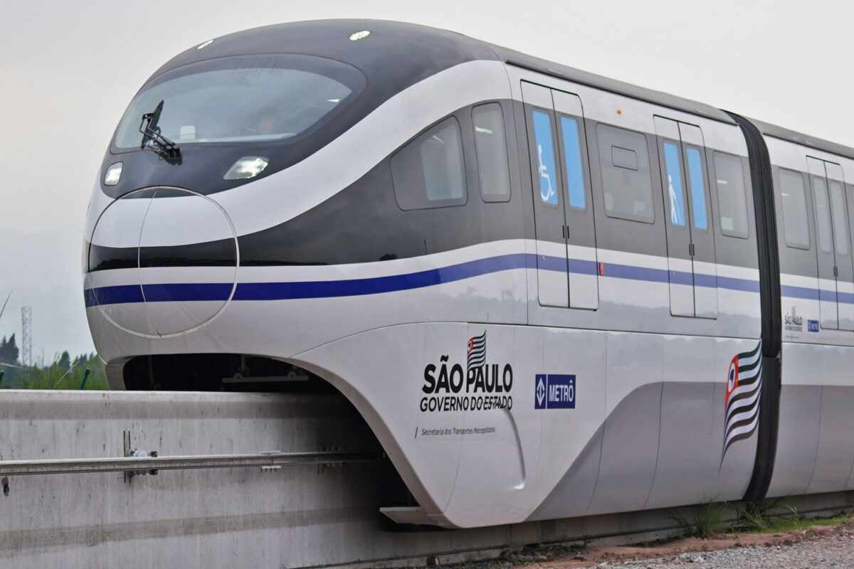 Primeiro trem da Linha 17