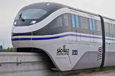 Primeiro trem da Linha 17