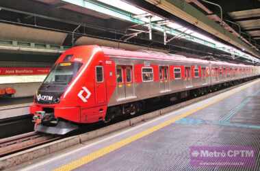 Trem na Linha 11-Coral