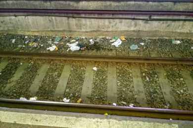 Sob gestão da ViaMobilidade, estado de várias estações e trens das linhas 8 e 9 segue precário