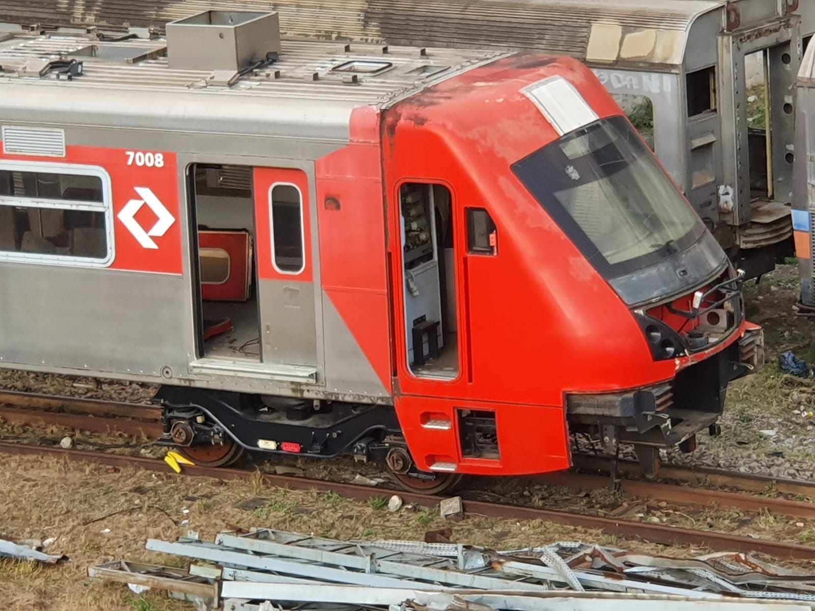 Dormentes e vagões inteiros de trem: como funciona um leilão da CPTM em SP  - 19/10/2021 - UOL TAB