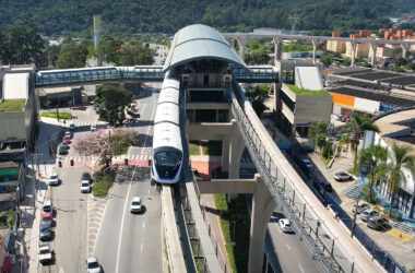 Trem Innovia 300 chega à estação Jardim Colonial