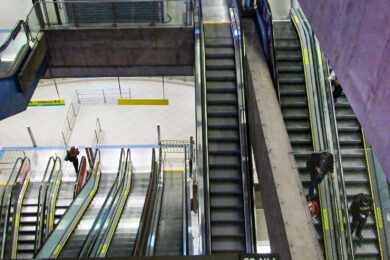 Novas escadas rolantes da estação Pinheiros são ligadas em testes
