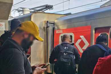 Vagão de trem da Linha 8-Diamante descarrila na estação Domingos de Moraes
