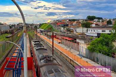 Plataforma da estação Engenheiro Manoel Feio é completamente interditada para avanço de obras de acessibilidade