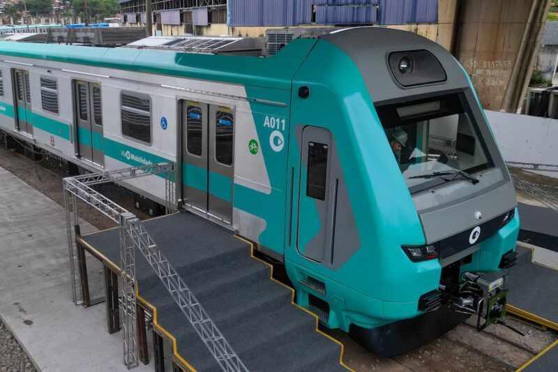 Primeiro trem da Série 8900