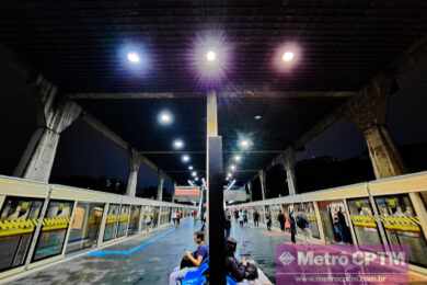 Segunda fachada sendo instalada na estação Bresser-Mooca (Jean Carlos)