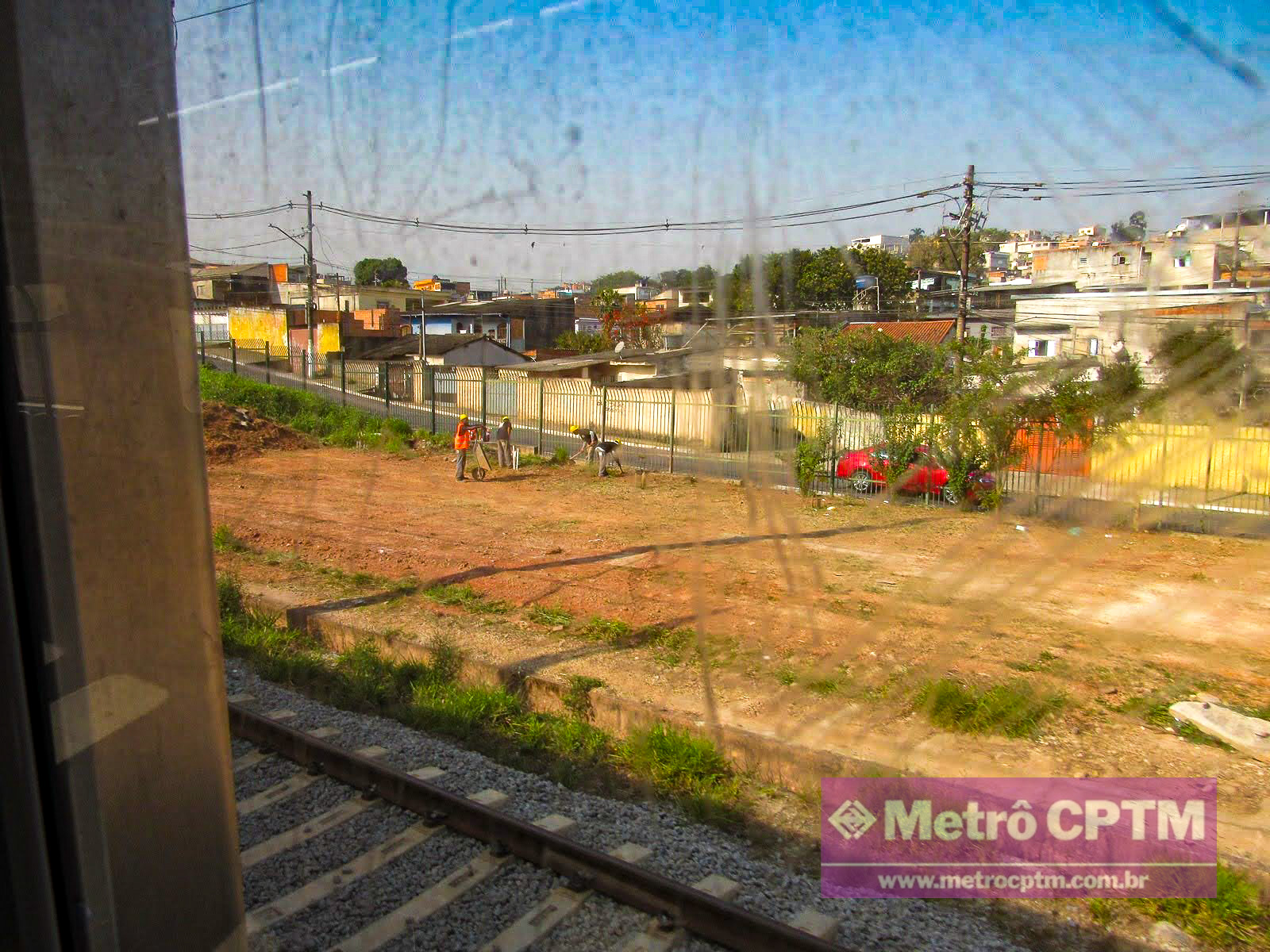 Região da estação Mendes-Vila Natal, vulnerabilidade na faixa de vedação (Jean Carlos)