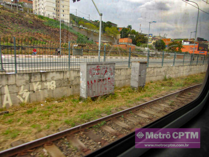 Estação Engenheiro Cardoso, vulnerabilidade na vedação da faixa de domínio (Jean Carlos)