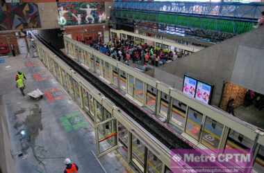 Portas de plataforma na estação Palmeiras-Barra Funda (Jean Carlos)