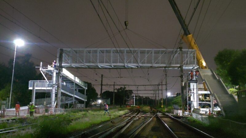 Passarela instalada em Carapicuíba (ViaMobilidade)