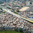 Favela de Vila Prudente e no alto à esquerda, as vias do monotrilho