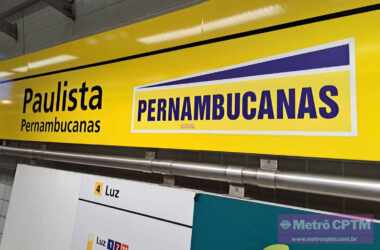 Placa da estação Paulista com a marca Pernambucanas